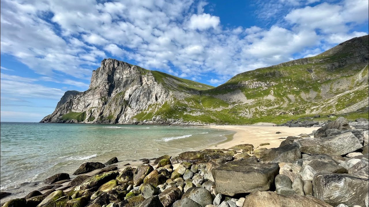 Very beautiful circular hike to the Ryten mountain and Kvalvika beach on Lofoten