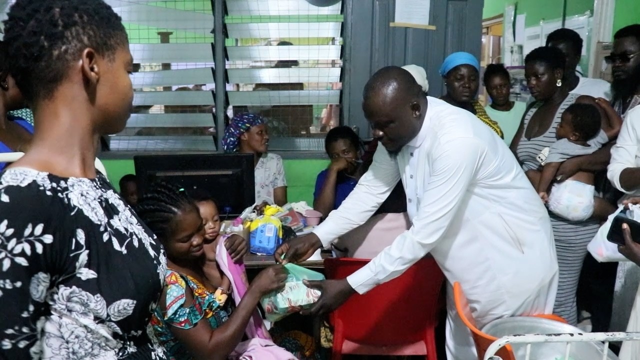 BROTHER PARLOMA PROVIDES FREE MEALS FOR ROYALS AND MAKES A GENEROUS DONATION TO THE HOSPITAL #vog