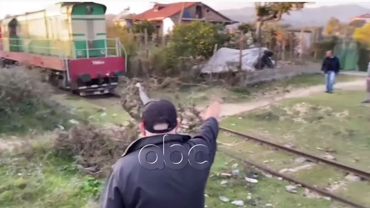 “Ej, po vjen treni”, banoret e Elbasanit jane “sinjalistika” e hekurudhes  | ABC News Albania