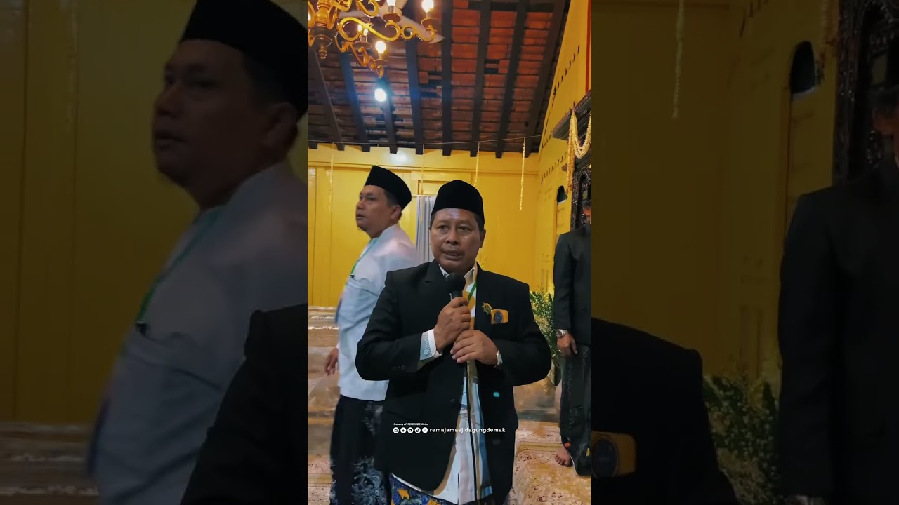 Ganti Slambu Makam Kasultanan Demak  Bintoro