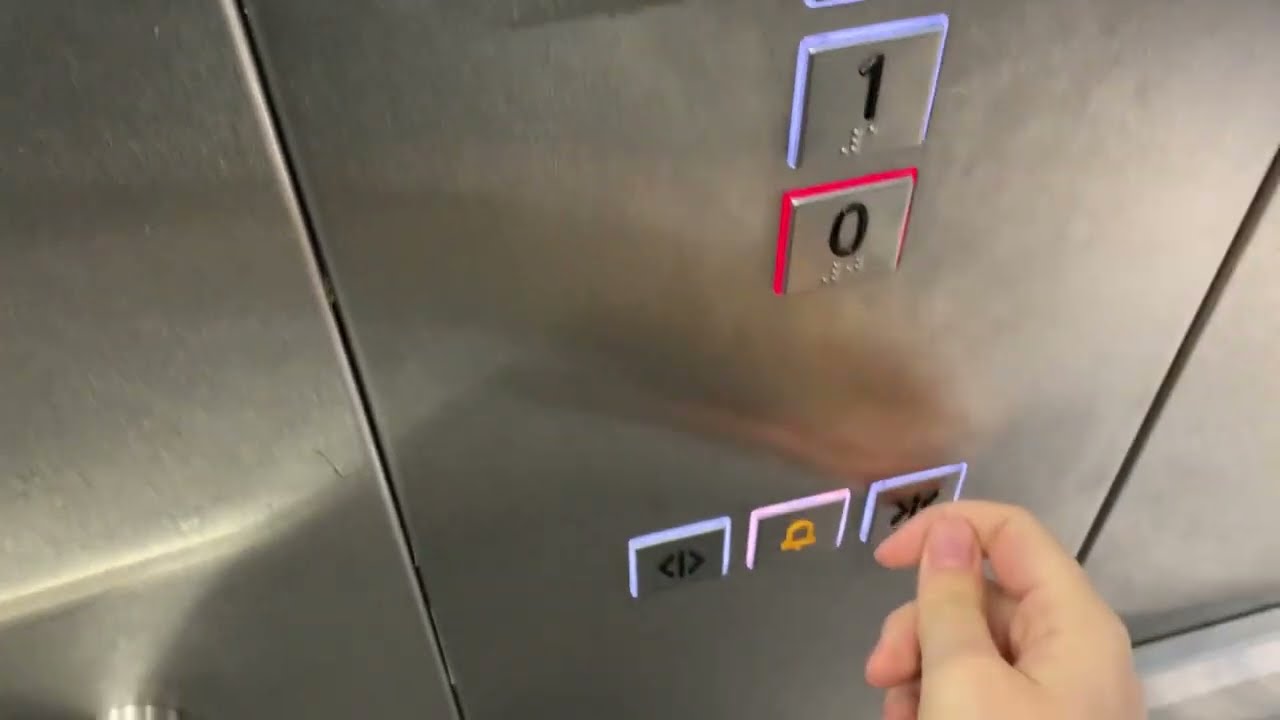 2018 Schindler 5500 Linea 300 MRL tr. elevator (B) @ Saari shopping center, Yliskylä, Helsinki, FI