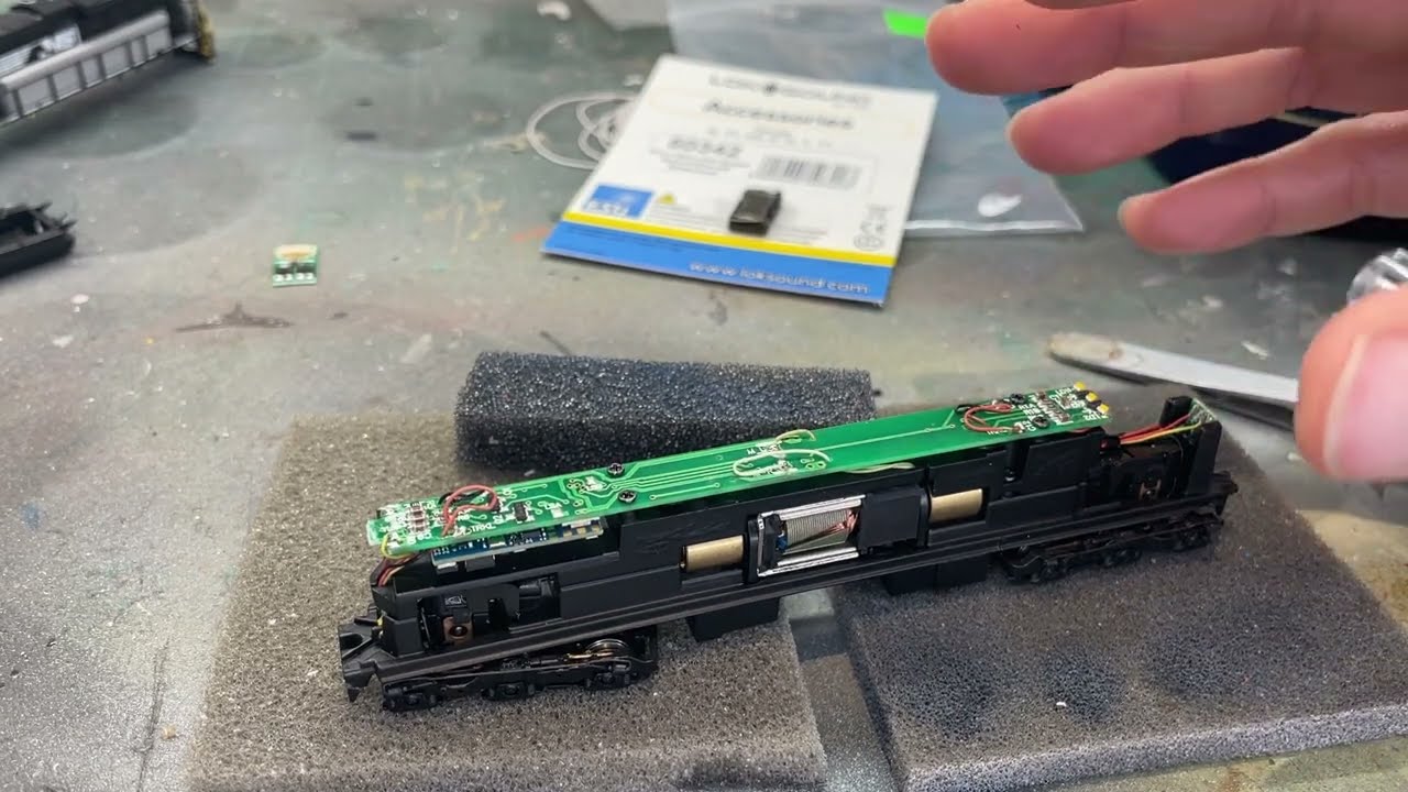 Installing an ESU LokSound v5 Decoder Pt 1