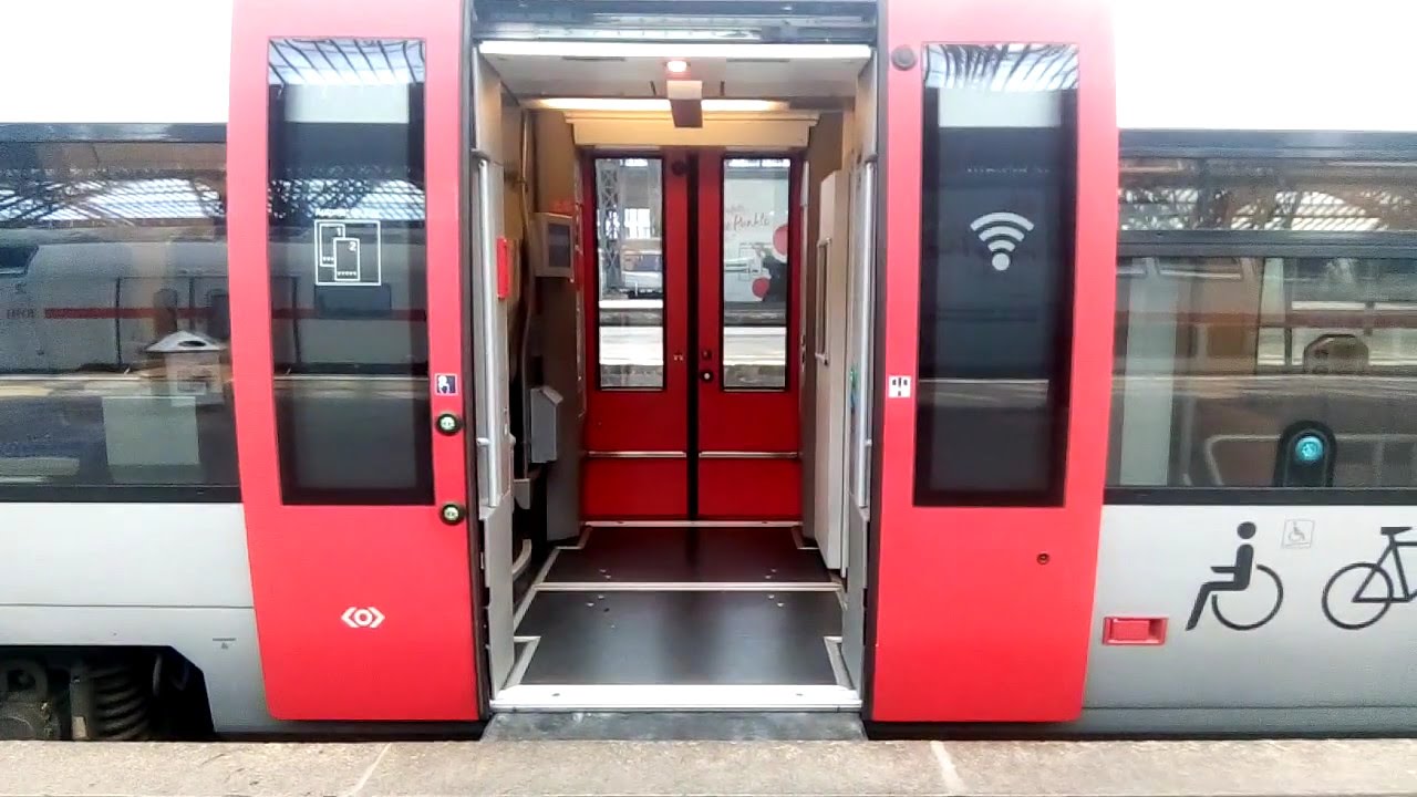 Talent 2(DB Regio) T&uuml;r schlie&szlig;t