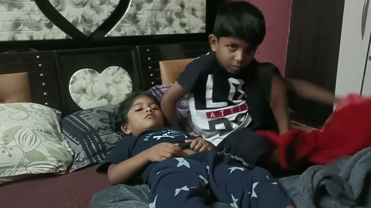 ఆర్ణ  వాళ్ళ నాన్నకి అబద్ధం చెప్పి వాళ్ళ అన్నయ్యని కొట్టి చింది చూడండి ఫ్రెండ్స్ పిల్లలను ఆదరించండి