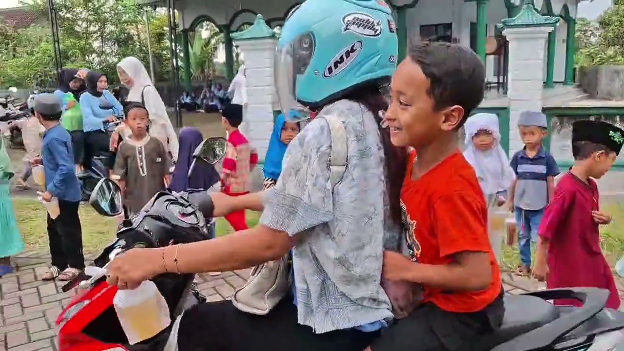 Keluarga Besar TK BERDIKARI Berbagi Takjil