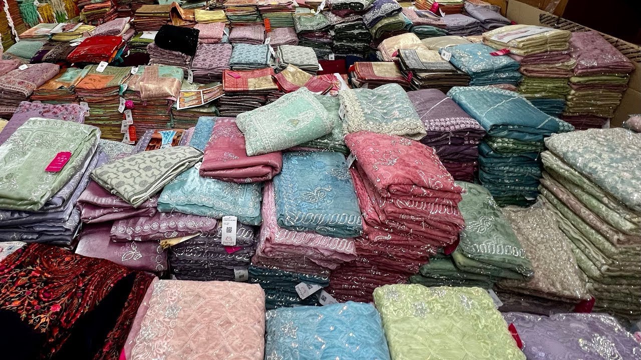 Biggest saree manufacturer in surat/ surat saree/ surat saree wholesale market#saree #wholesale