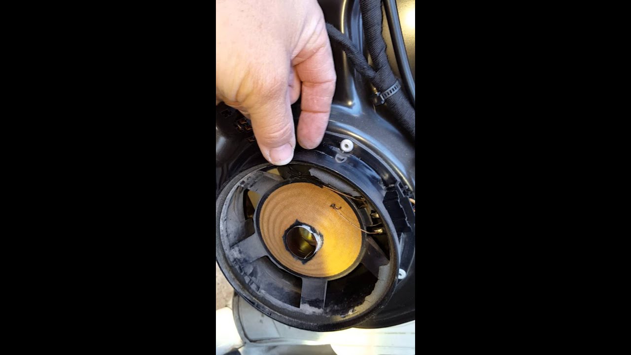 1999 VW New Beetle Door panel removal and speaker install