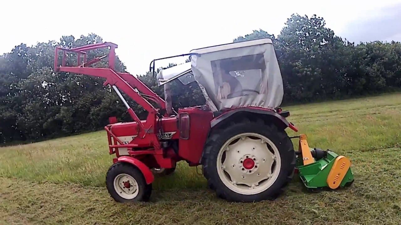 IHC 453 beim mulchen der Obstwiese