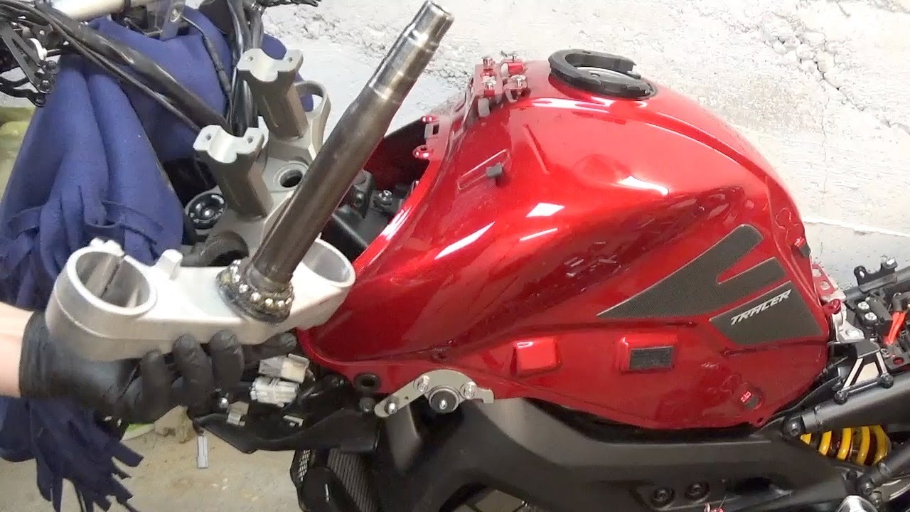 Yamaha MT09 Tracer RN29 - Lenkkopflager erneuern Teil 1- Zerlegung