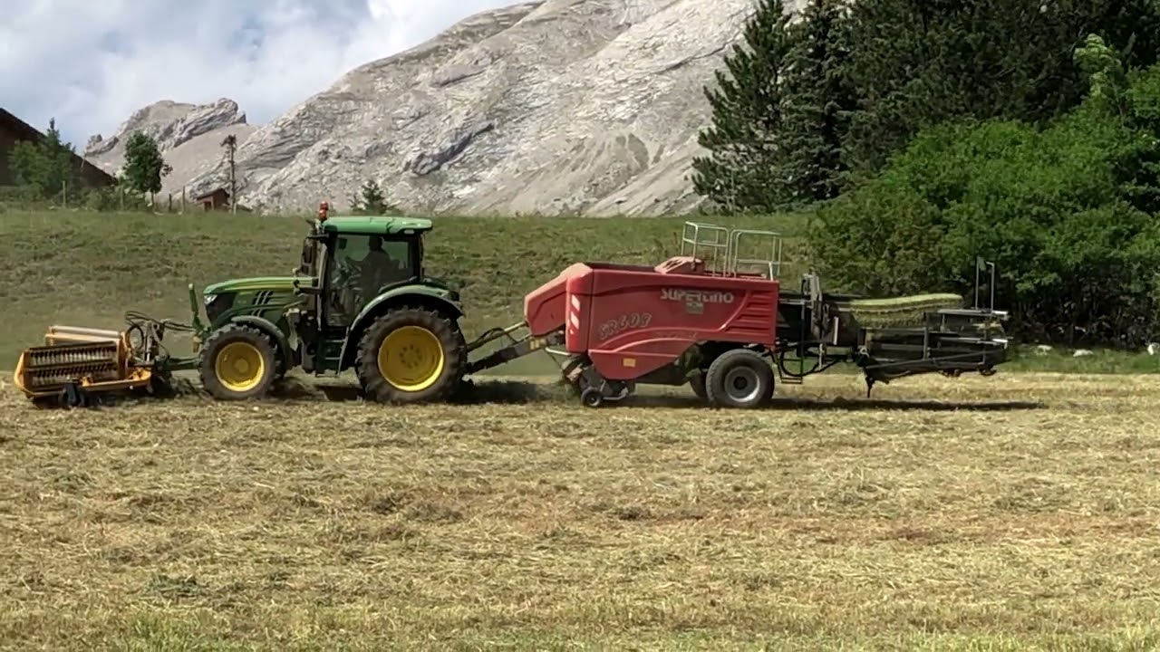 Mise en route andaineur frontal Elho V Twin 600 Tracteur John Deere 6130 R et presse Supertino SR608