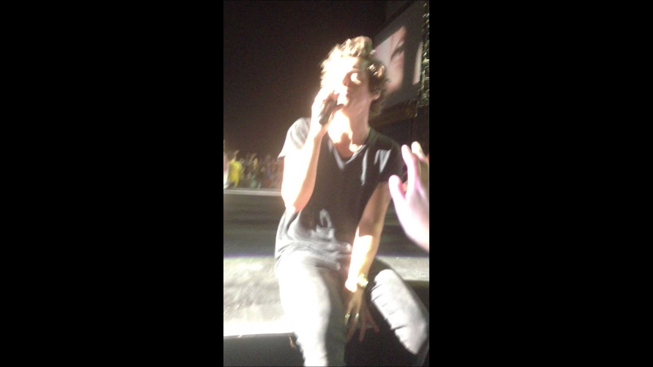 HARRY STYLES TOOK MY PHONE TMH TOUR 6.29.13