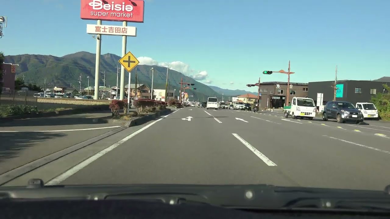 4K　山梨県富士吉田市から都留市までの国道139号　等速