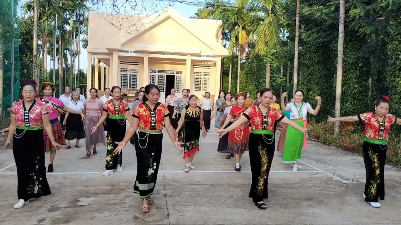 Tiếng khèn mùa ban nở 