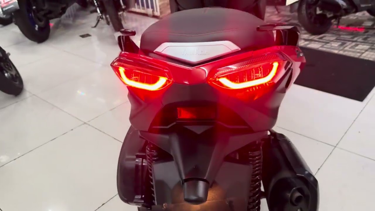 YAMAHA XMAX 250 ABS 2024 VERMELHA 23.000 KM