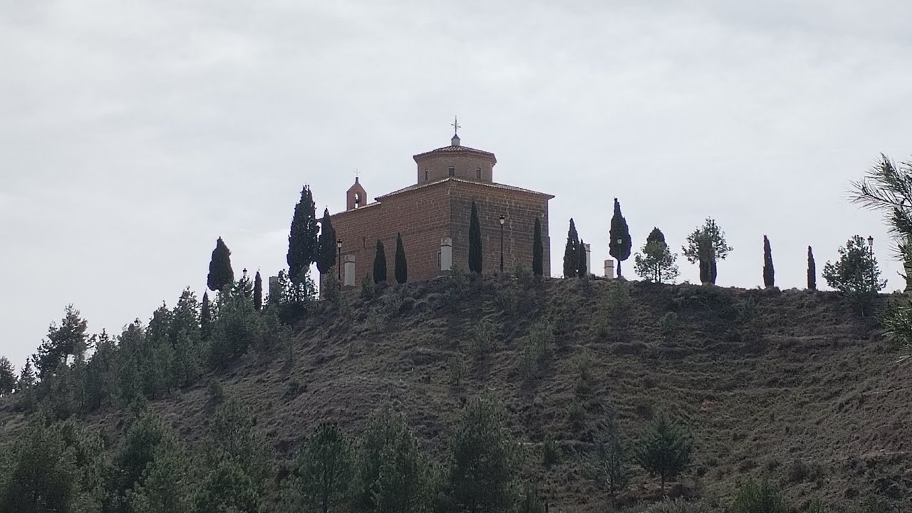 Samper de Calanda andada por los emblemáticos monumentos