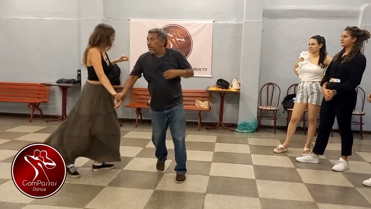 AULA DE FORRÓ NA COMPASSOS