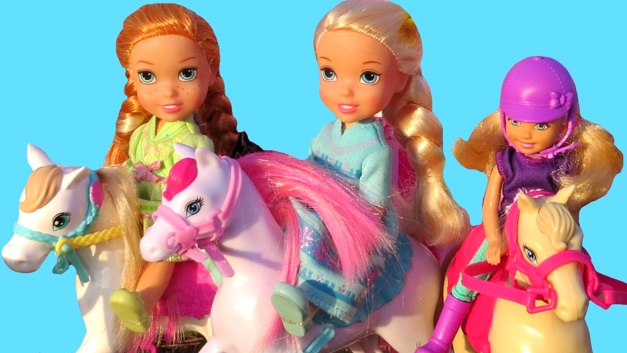 Horse Feeding & Washing ! Elsa & Anna toddlers - Muddy horse - Farm Play - Stable - Barn - Eat