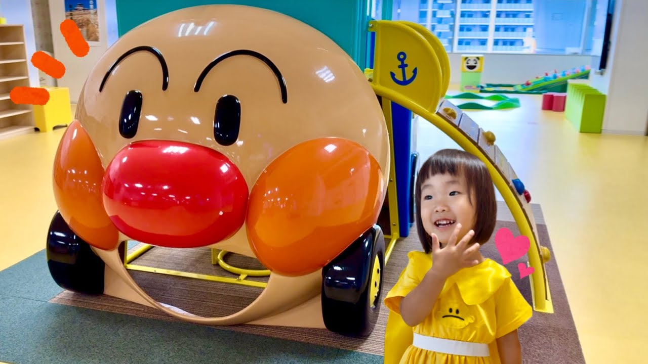 アンパンマンの遊具で滑り台をしたよ！　なのキッズ　カレーパンマン　アンパンマン　遊具　滑り台　車　公園　こども　アニメ　おもちゃ anime toy kids anpanman すべり台　バイキンマン