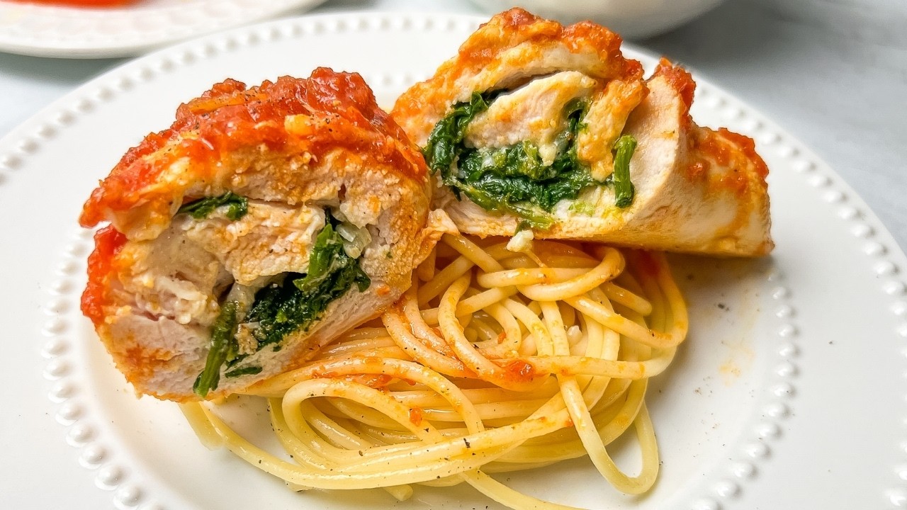 Easy Chicken Rolled With Spinach and Cheese Baked in the Oven!