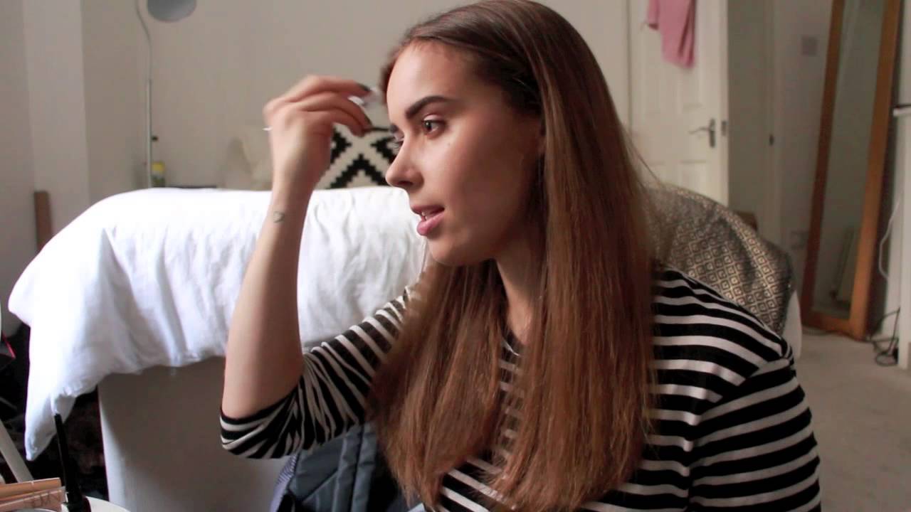VLOGMAS DAY 19 & 20: Christmas Shopping and Back Pain! | Hello October