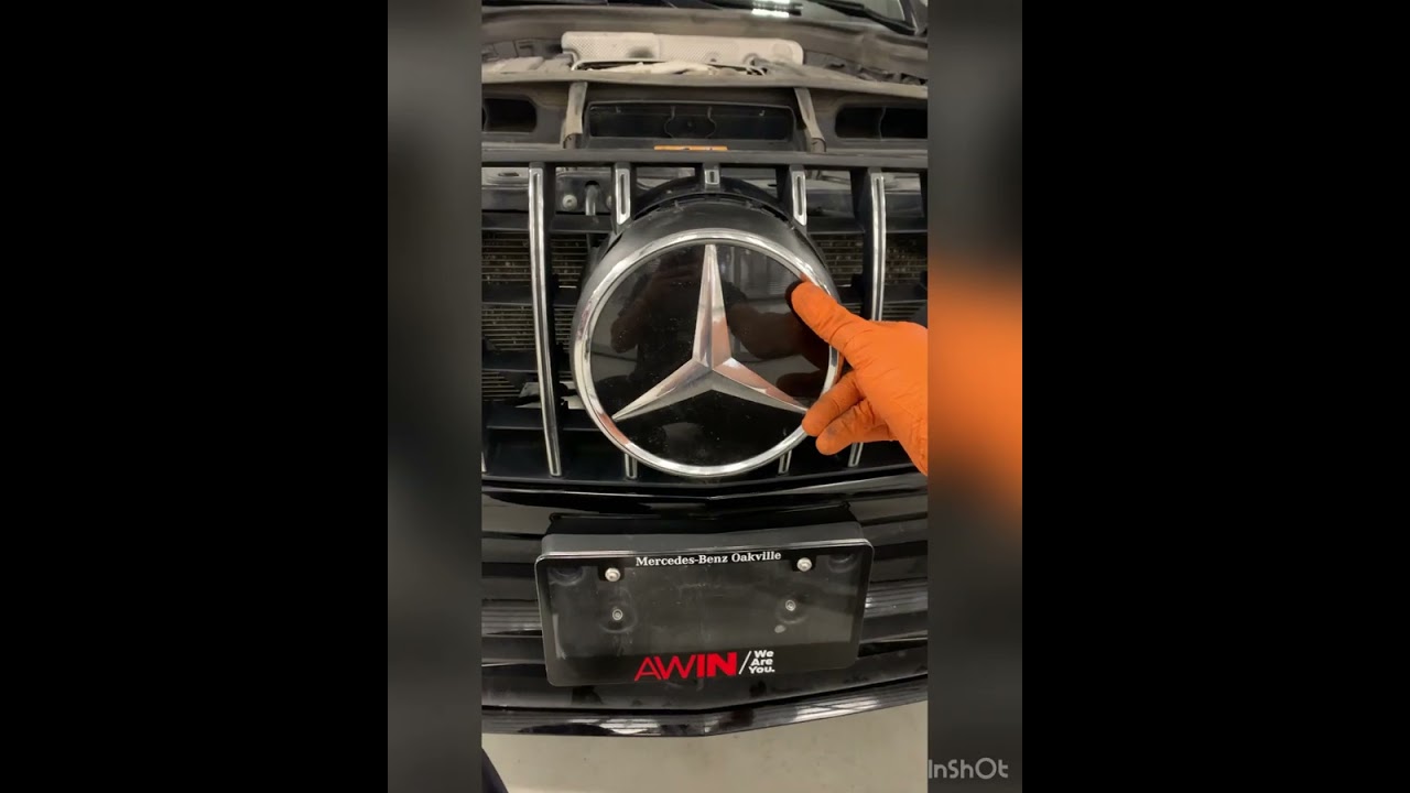 Как снять эмблему передней решетки Mercedes (с системой Distronic) #distonic #grillemblem #merced...