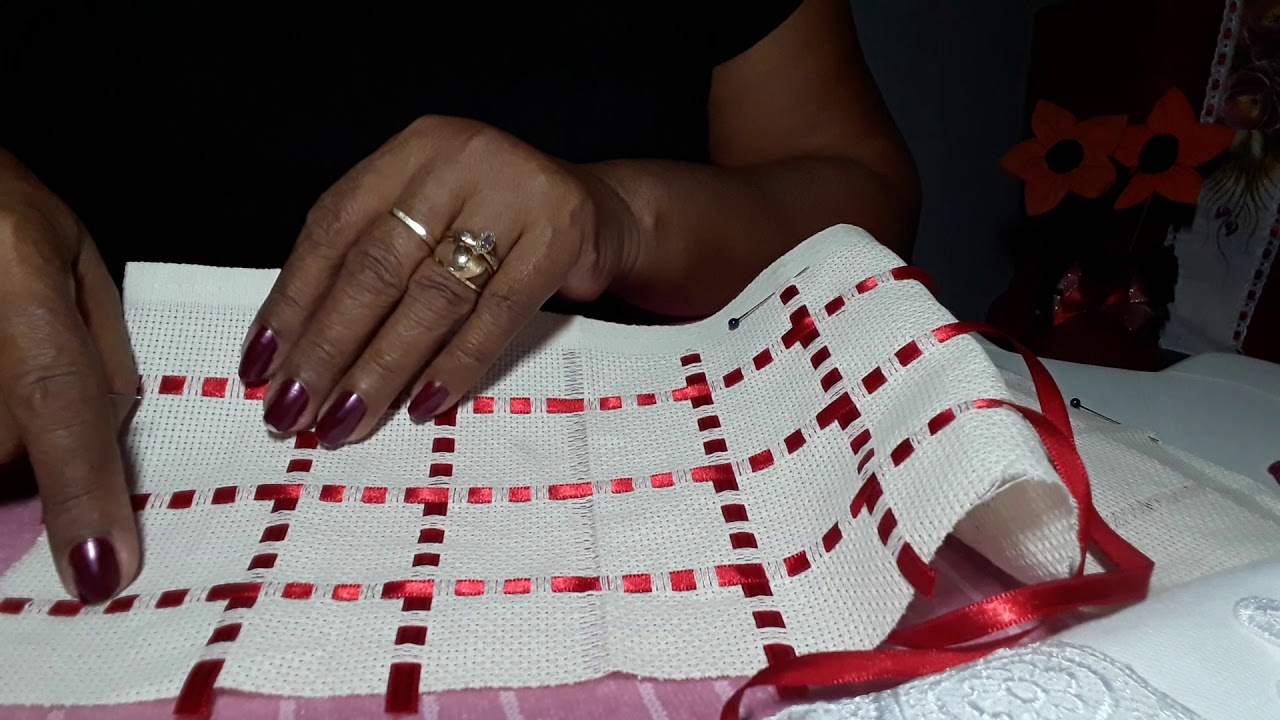 Linda toalha com barrado em etamine e gripir
