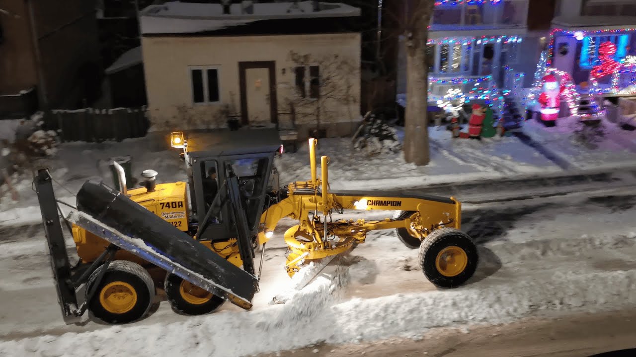 Larue D65 & Champion 740A - Snow removal in Montreal 2023
