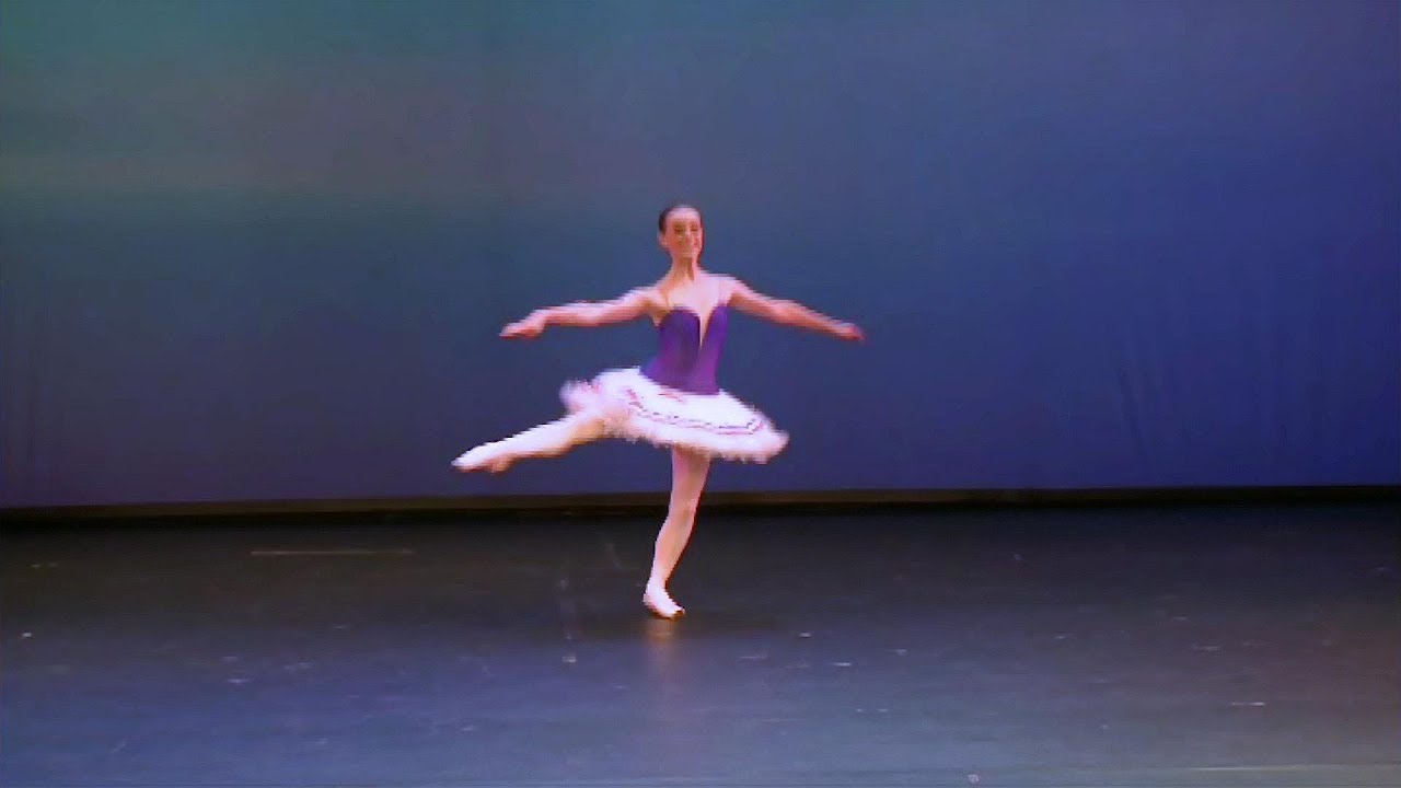12 year old Ballet Dancer, Sara Lund Iskov, performs 36 Fouettes on pointes instead of 32!