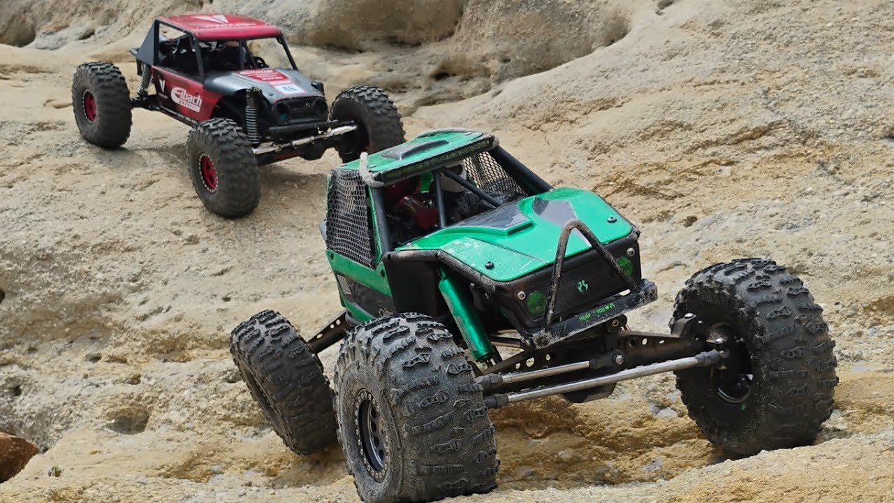 Axial Capra & Vanquish H-10 Optic Pushing Each Other!