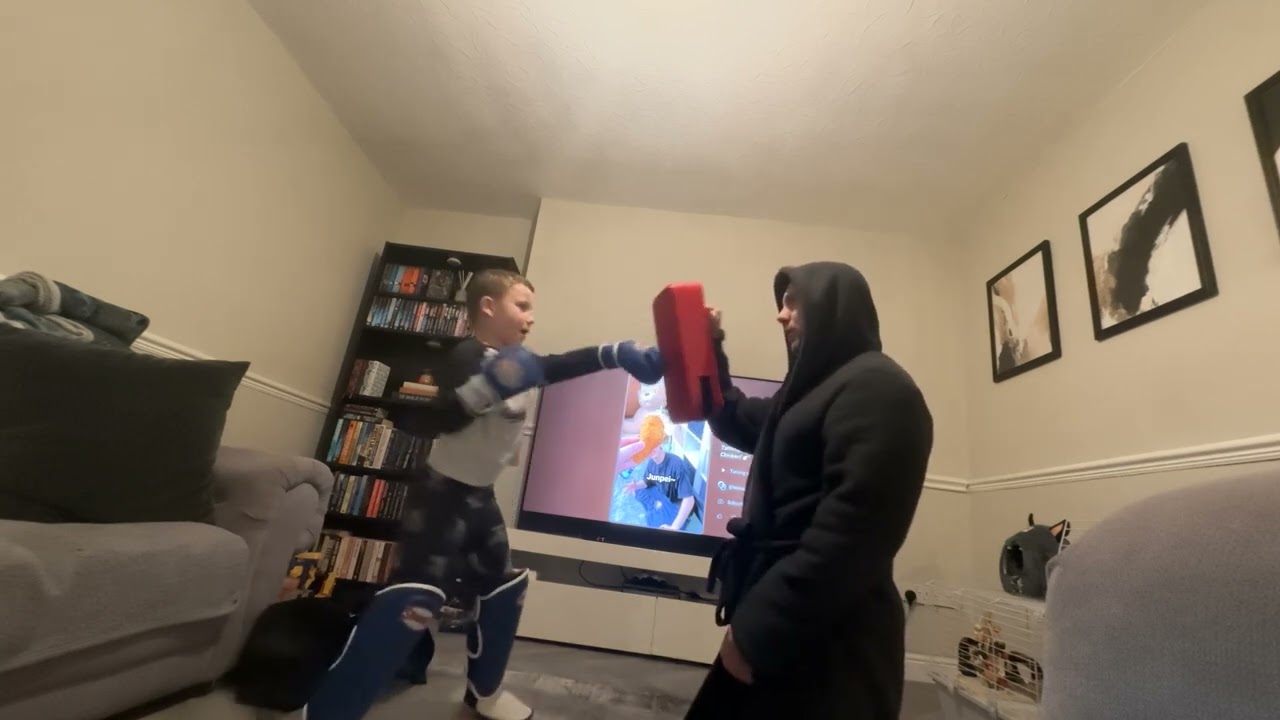 Boxing with my dad 🥊🥊 #thaiboxing 