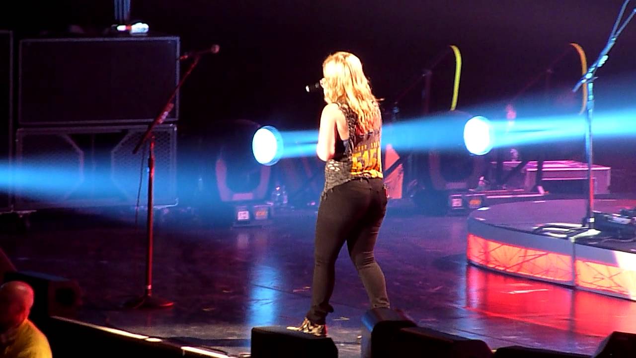 Kelly Clarkson - Catch My Breath - 12th Oct 2012 Manchester Arena Stronger Tour HD