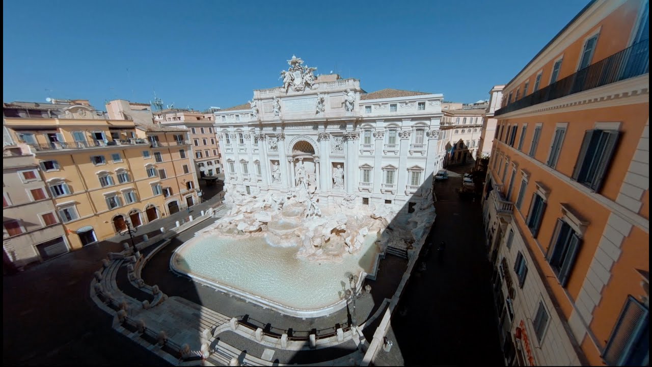 La Fontana di trevi come mai l'avete vista