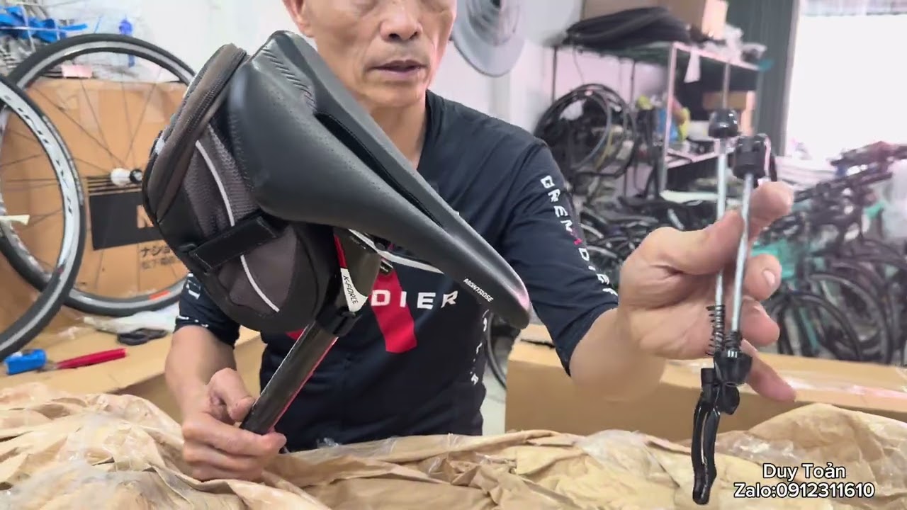 Khui th&ugrave;ng xe thể thao từ Nhật về.pinarello.trek.bianchi