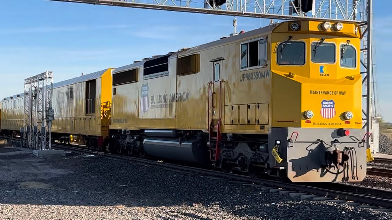 UNION PACIFIC MAINTENANCE OF WAY WEED SPRAYER TRAIN + COMPLETE CSX POWER IN NEBRASKA!