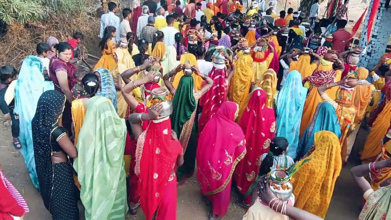 ग्राम ओरिया मॉल में कलश यात्रा संपन्न की गई