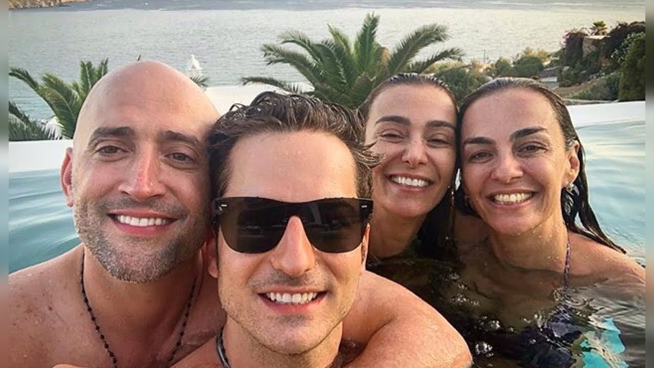 Paulo Gustavo em Míkonos com o marido, Mônica Martelli e Susana Garcia