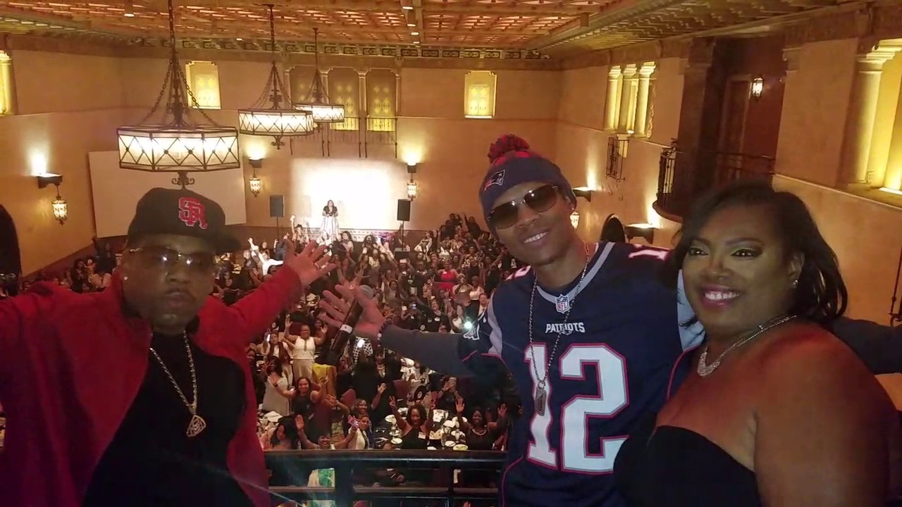 Mike Bivins and Ronnie Devoe do surprise performance 2017 New Edition Hollywood Takeover
