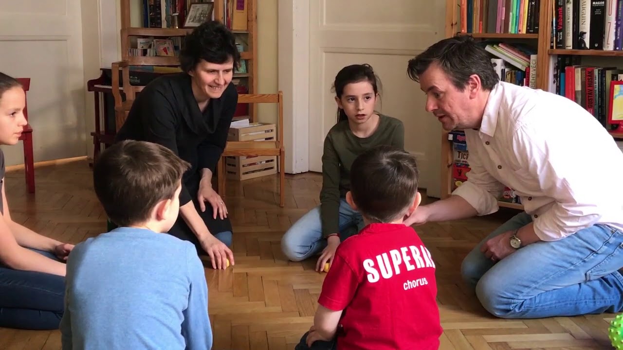 Hlásky z obývačky #2: Ako kráča hudba? / Living Room Voices #2: How Does Music Walk?