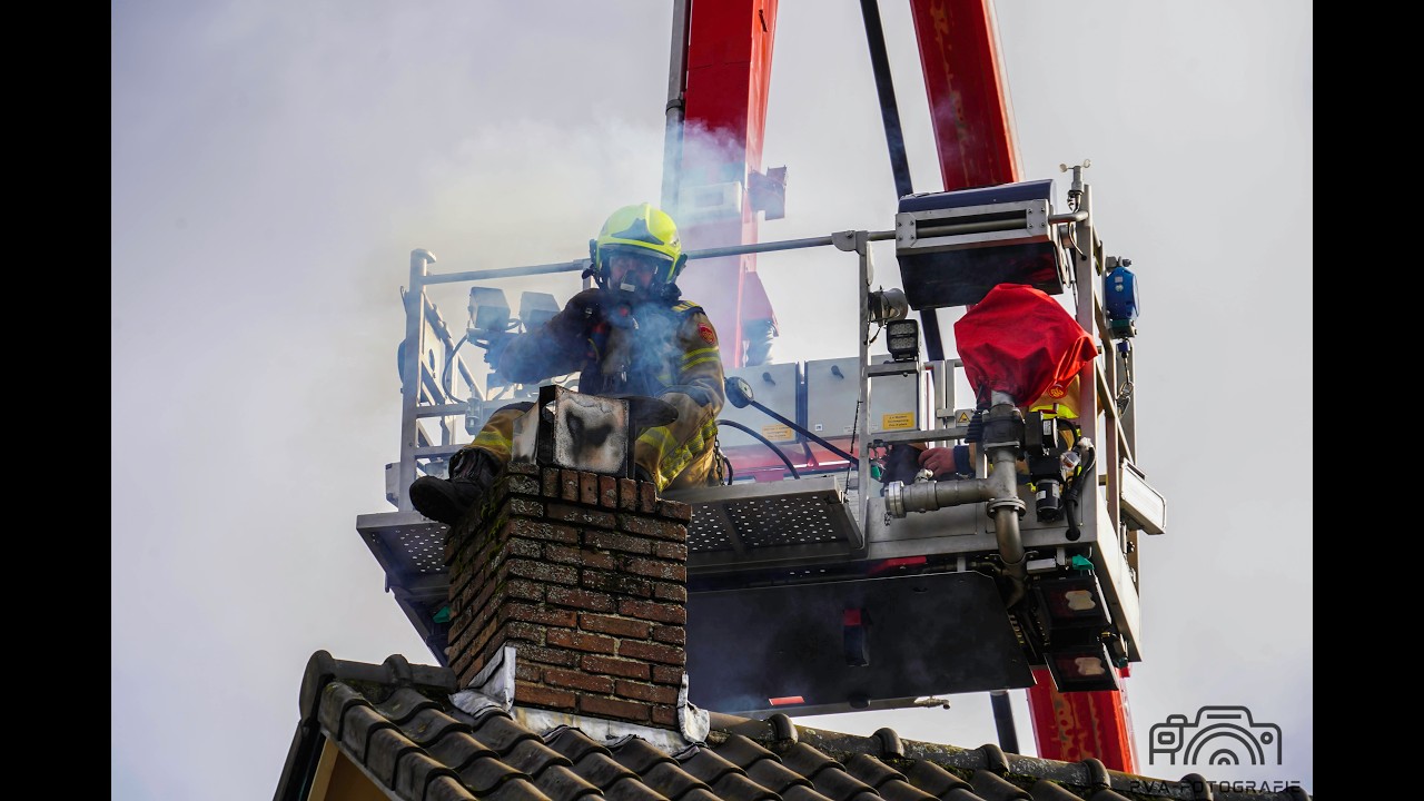 Flinke schoorsteenbrand Hoenderparkweg Apeldoorn.