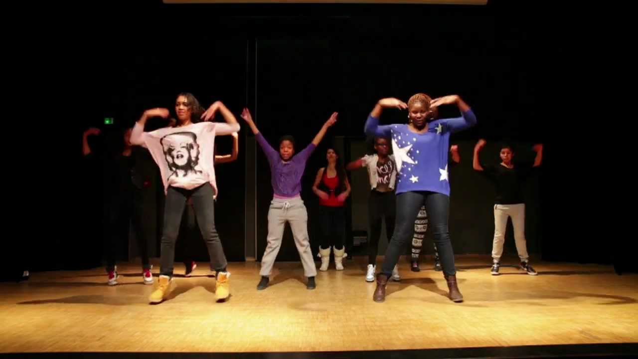 & OUAIS On étonne FLASHMOB HAPPY C2C