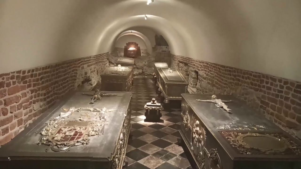 Wawelskie krypty - Nagrobki Kr&oacute;lewskie Wawel crypts - Royal Tombstones Vavelio kriptos-karali&scaron;kieji