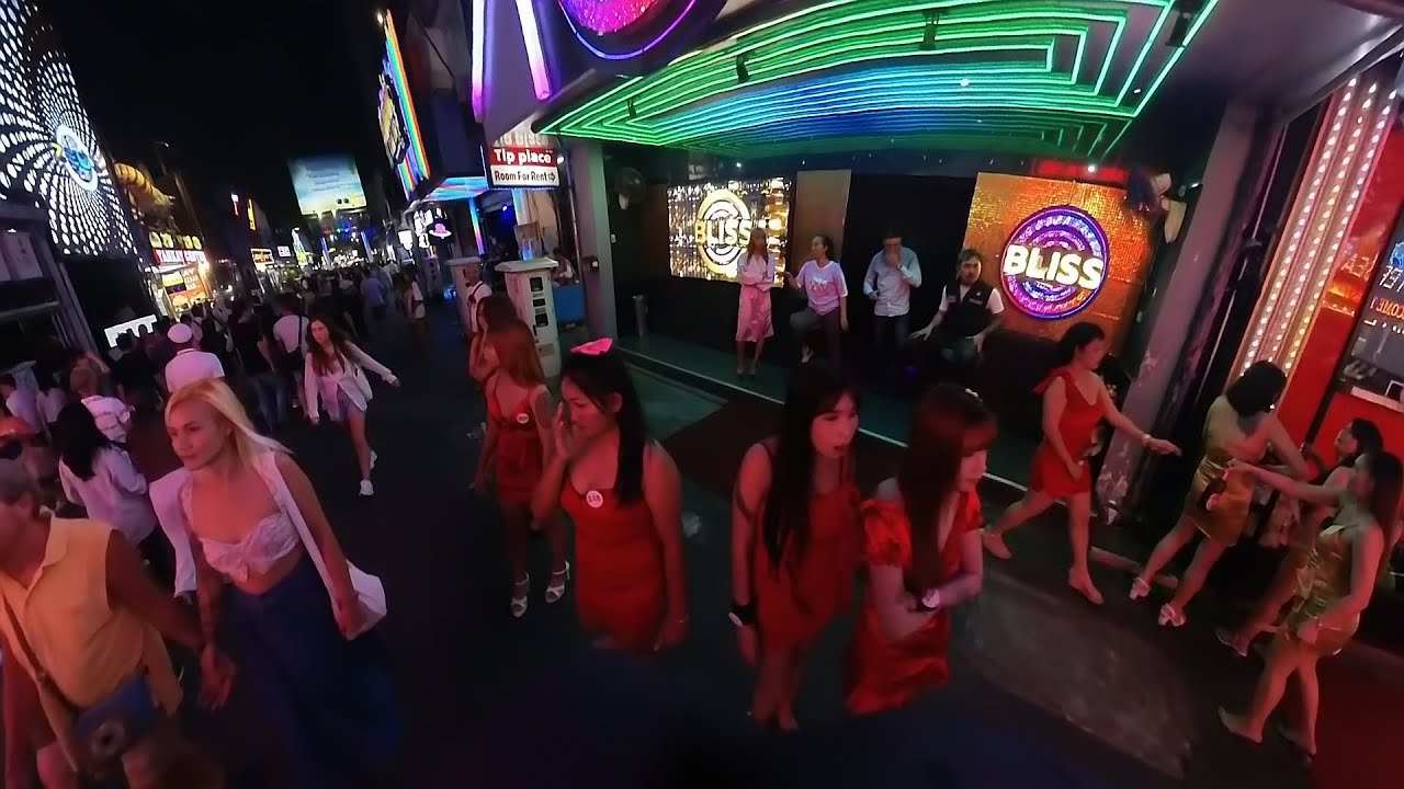 4K 360 VR tour of Walking street Pattaya Thailand - Nightlife March 2024