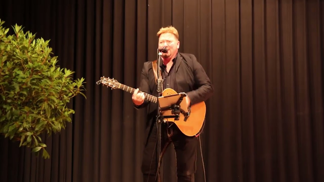 Finale beim Ehrungsabend musikalisch von Chris Linder ...