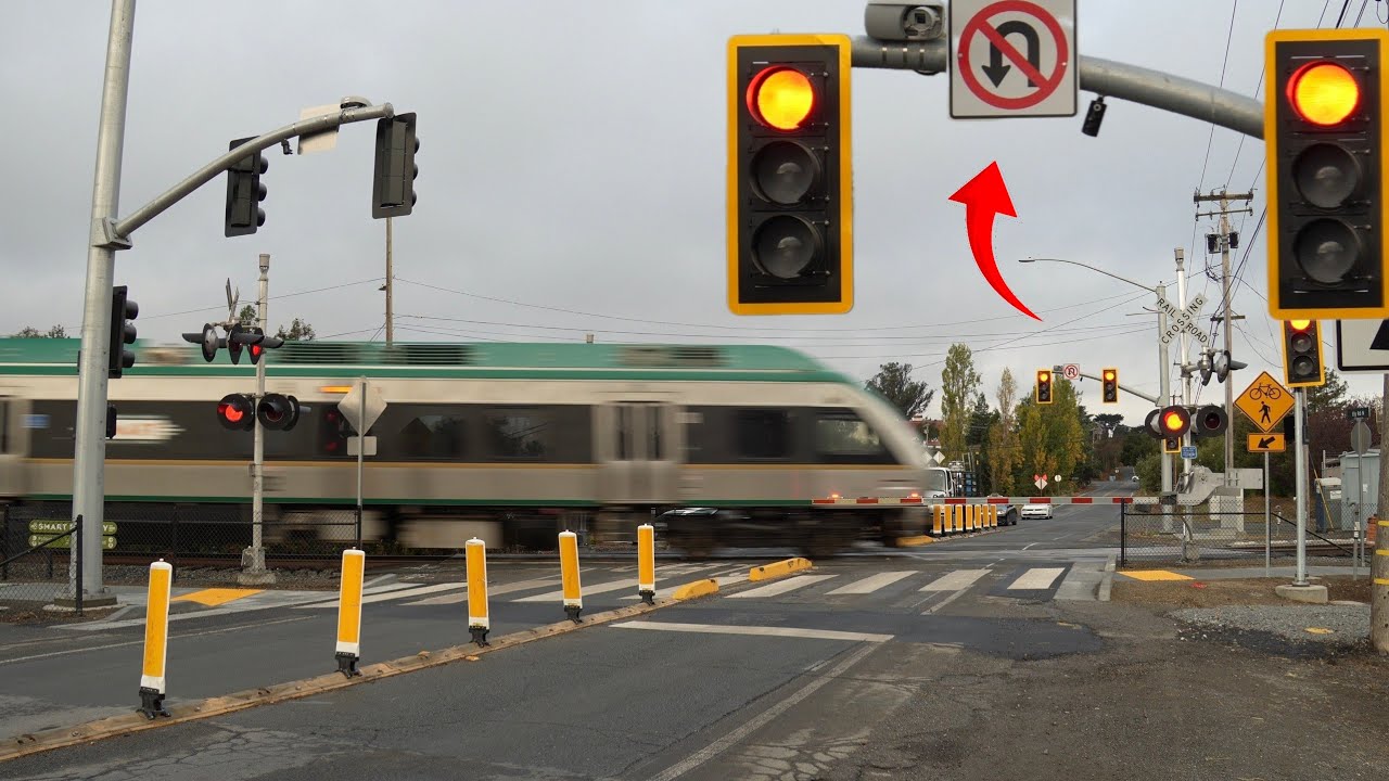 SMART 102 Train North | Ely Rd. N. Railroad Crossing, Petaluma CA *Queue Cutter Works*