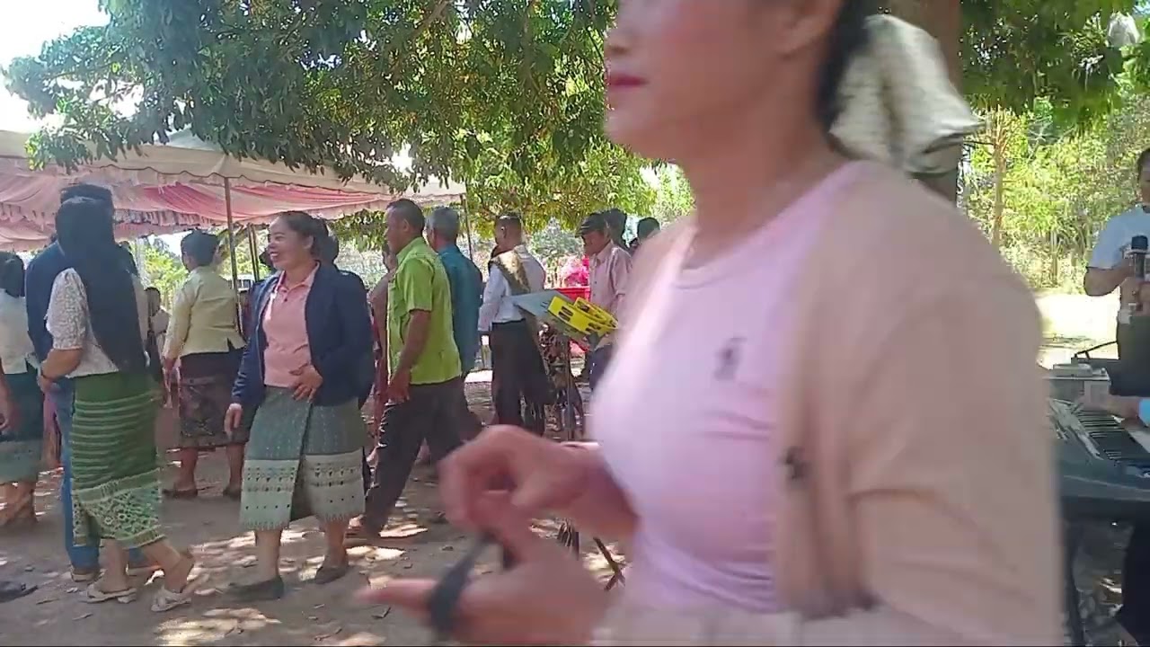 ສົມລົດສົມຮັກ ເອເຫຼັກໂທນ ມິດຕະພາບມີໄຊ