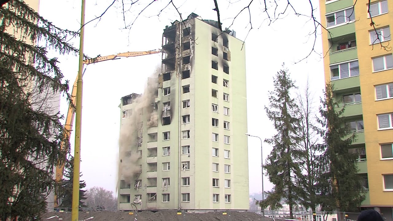 Megkezdték az gázrobbanásban megrongálódott eperjesi toronyház bontását