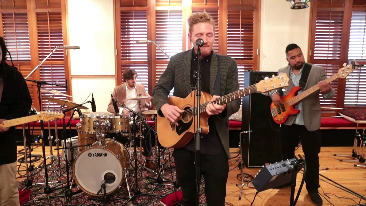 Auckland Wedding Band Hire | Kid Radio | Frontin'