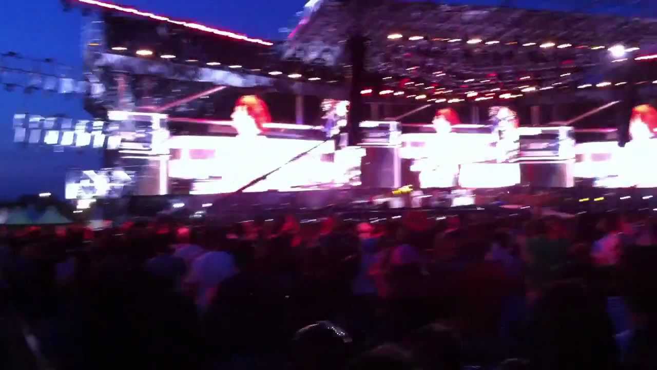 Ligabue Campovolo 2.0 - Inizio Concerto - Questa E' La Mia Vita HD