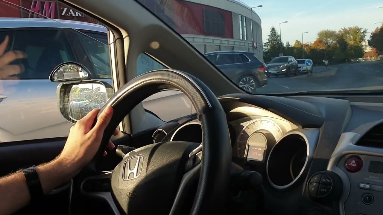 Árkád körforgalom, bevásárló központ irányába Árkádot hátulról megkerülve