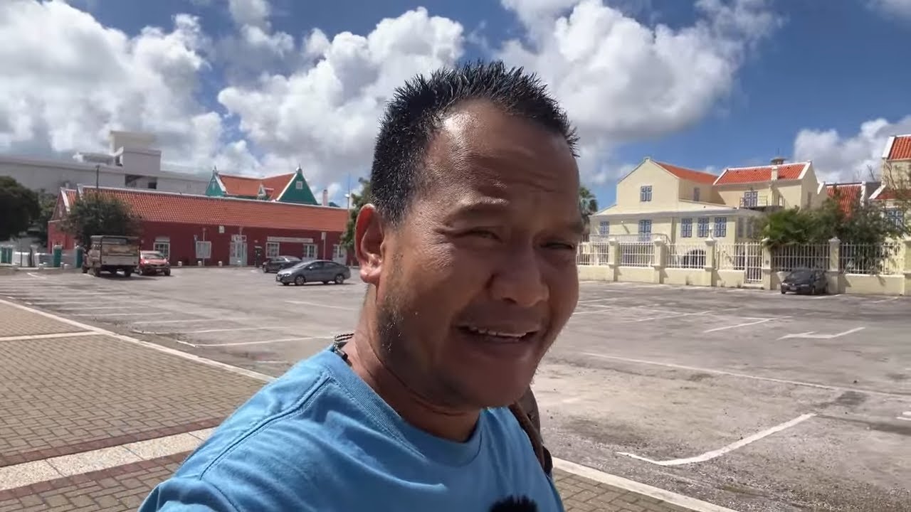 Walking downtown Curaçao: Punda & Otrobanda vibes Today!